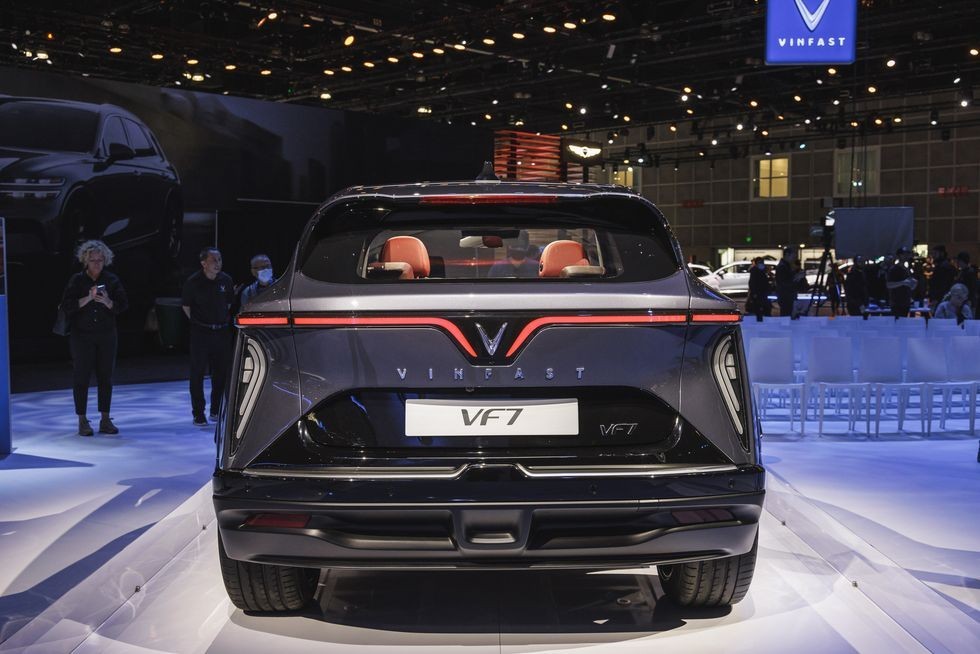 Cận cảnh chi tiết VinFast VF7 tại Los Angeles Auto Show 2022 Cận cảnh chi tiết VinFast VF7 tại Los Angeles Auto Show 2022
