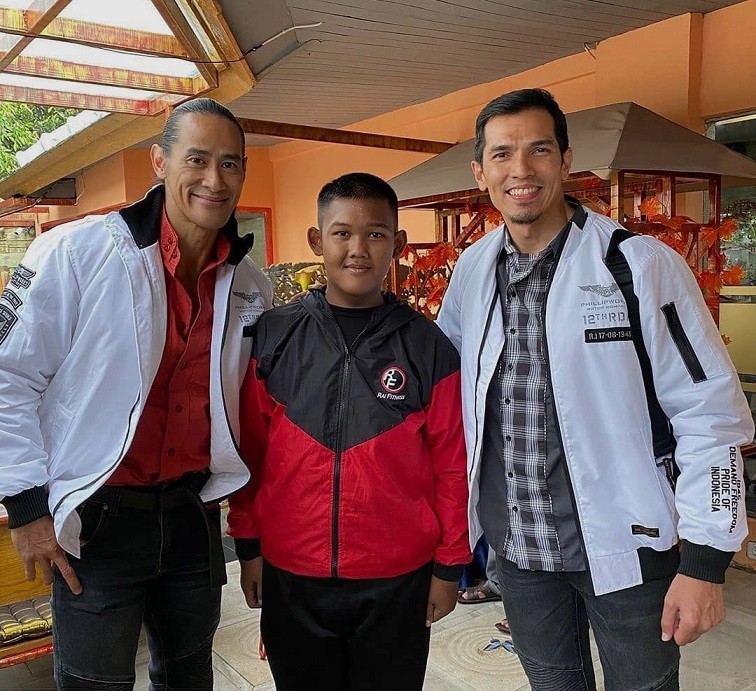 Indonesia: Cuộc sống yên bình của cậu bé giảm hơn nửa trọng lượng cơ thể