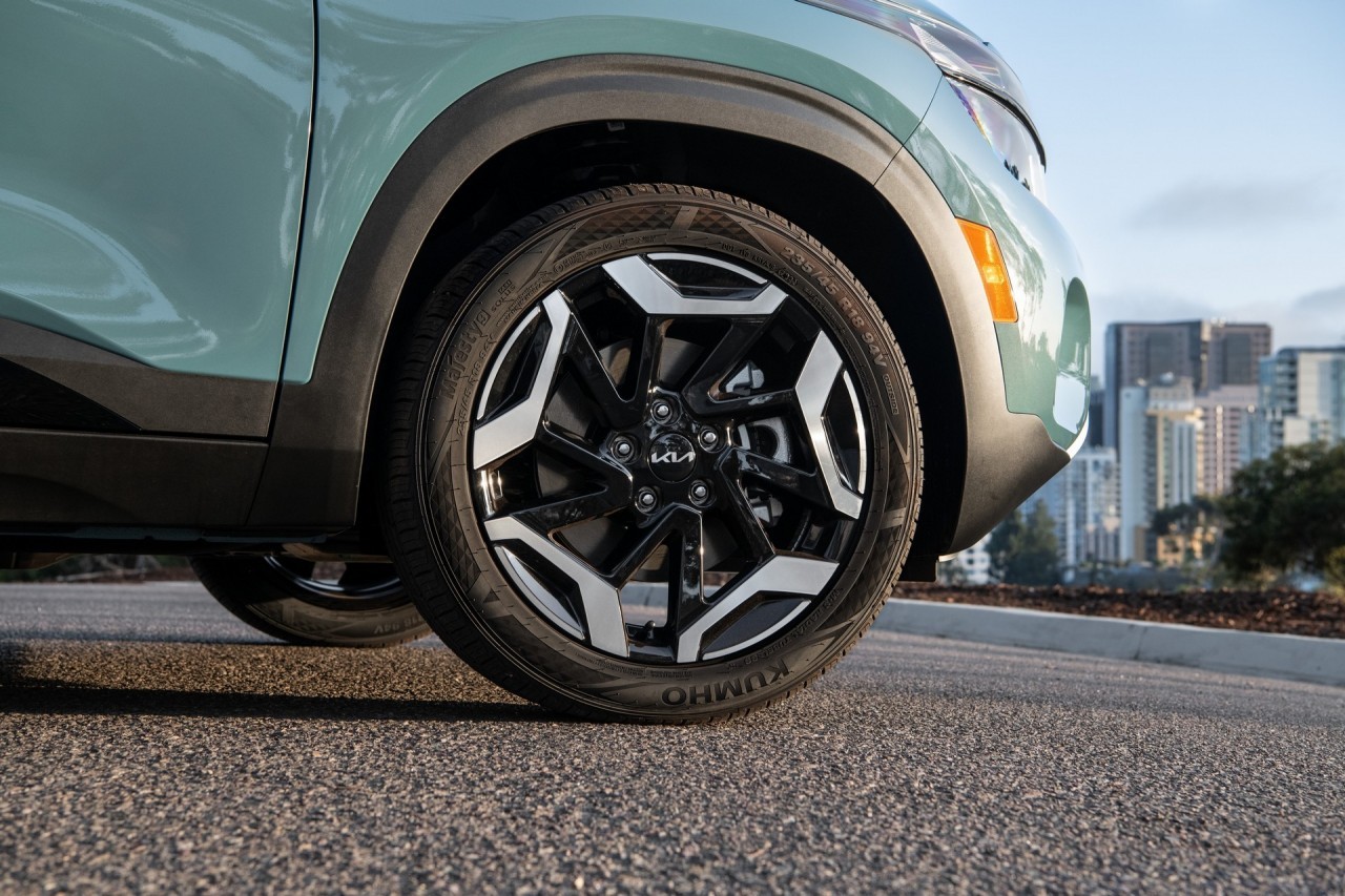 Cận cảnh Kia Seltos 2023 bản nâng cấp mới ra mắt Cận cảnh Kia Seltos 2023 bản nâng cấp mới ra mắt