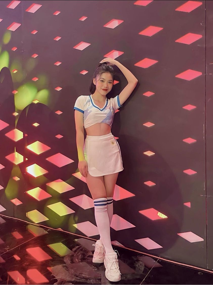 Nhan sắc đốn tim của Hot girl fan Argentina trong 'Nóng cùng World Cup 2022'