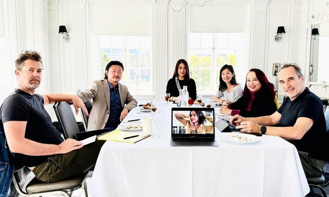 Trương Ngọc Ánh nhận giải thưởng LHP châu Á thế giới 2022 tại Mỹ