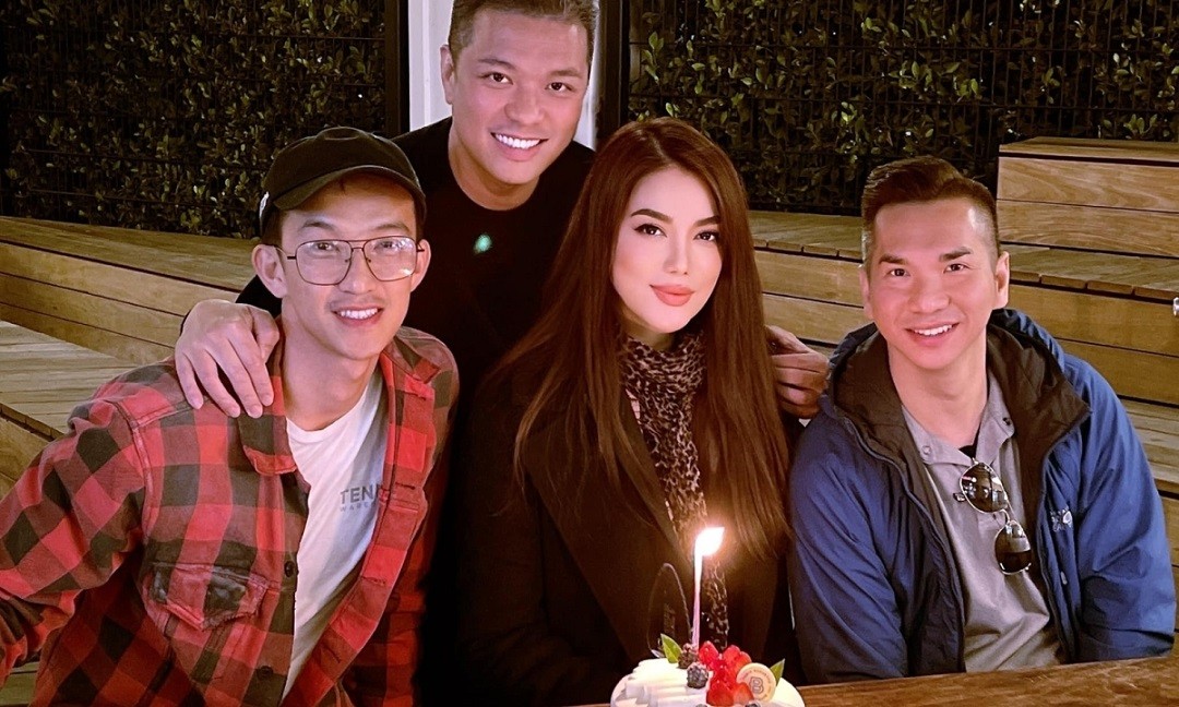 Trương Ngọc Ánh nhận giải thưởng LHP châu Á thế giới 2022 tại Mỹ