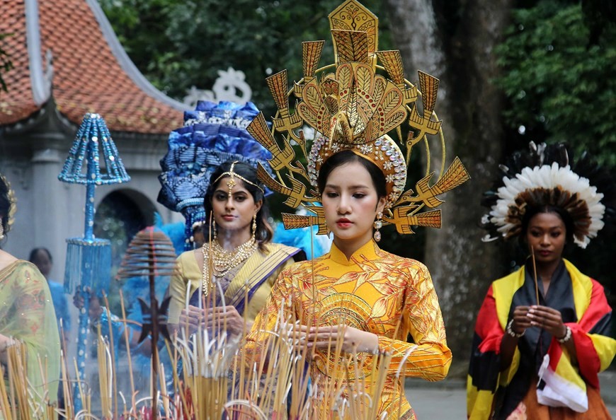 Những hình ảnh đẹp của thí sinh Hoa hậu Du lịch Thế giới trải nghiệm văn hoá Việt Nam