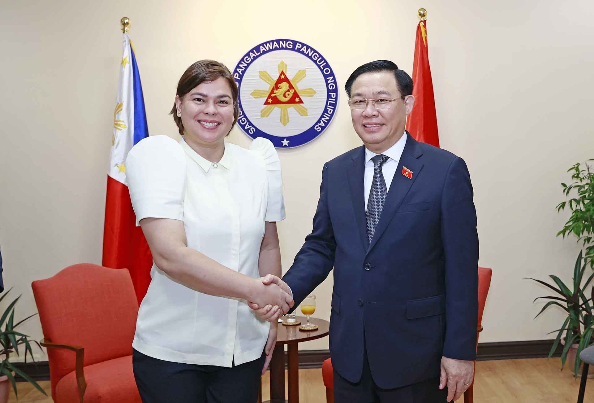 Chủ tịch Quốc hội Vương Đình Huệ hội kiến Phó Tổng thống Philippines Sara Duterte. (Nguồn: TTXVN)