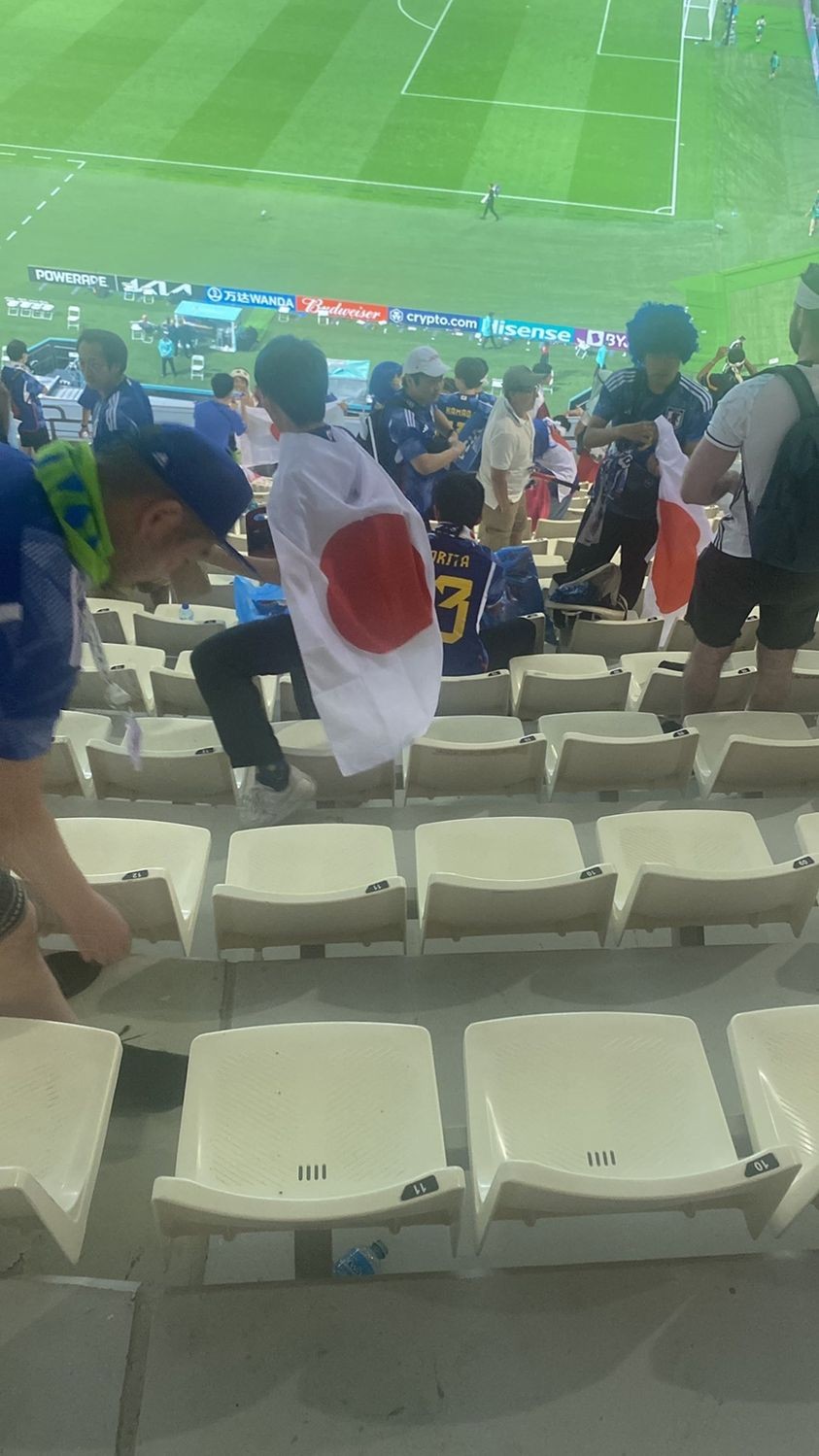 World Cup 2022: Những hình ảnh đẹp của cổ động viên và cầu thủ Nhật Bản