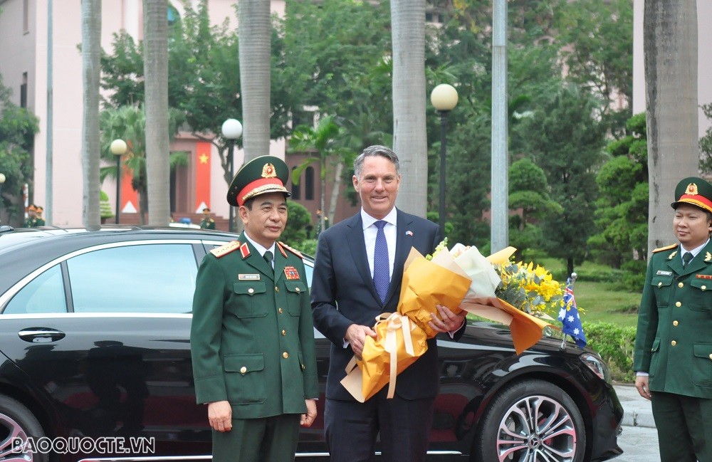 (11.25) Phó Thủ tướng, Bộ trưởng Quốc phòng Australia Richard Donald Marles và Bộ trưởng Quốc phòng Việt Nam, Đại tướng Phan Văn Giang tại trụ sở Bộ Quốc phòng Việt Nam ngày 25/11. (Ảnh: Minh Quân)