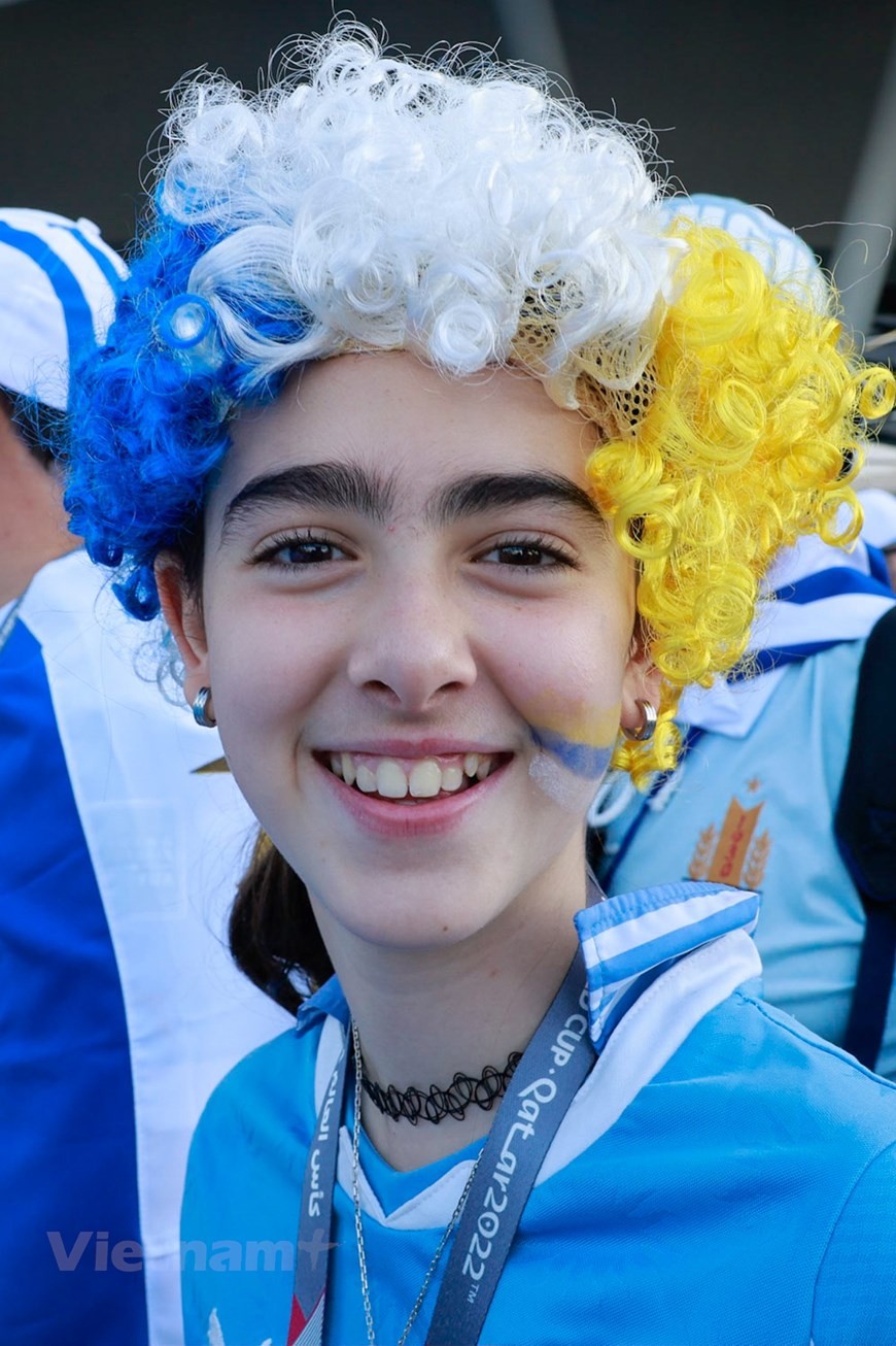 Những bóng hồng xinh đẹp trên khán đài cổ vũ đội tuyển Hàn Quốc và Uruguay