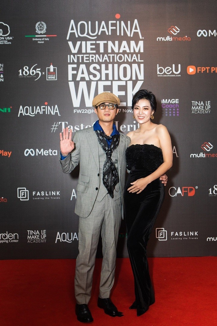 Khai mạc Tuần lễ thời trang Quốc tế Việt Nam Thu Đông 2022 tôn vinh di sản văn hóa dân tộc Khai mạc Tuần lễ thời trang Quốc tế Việt Nam Thu Đông 2022 tôn vinh di sản văn hóa dân tộc