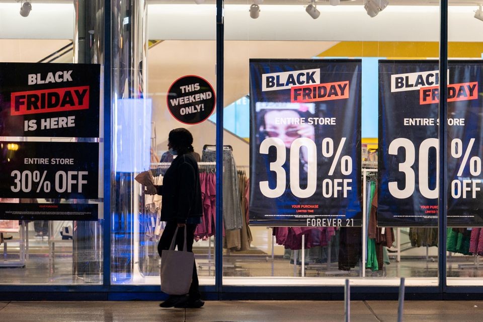 Black Friday năm nay ở Mỹ ảm đạm hơn so với mọi năm. (Ảnh: Reuters).