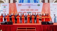 Sôi động ngày hội việc làm sinh viên HUBT 2022