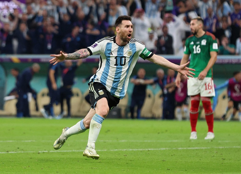 World Cup 2022: Messi tỏa sáng giúp Argentina giữ hy vọng đi tiếp World Cup 2022: Messi tỏa sáng giúp Argentina giữ hy vọng đi tiếp