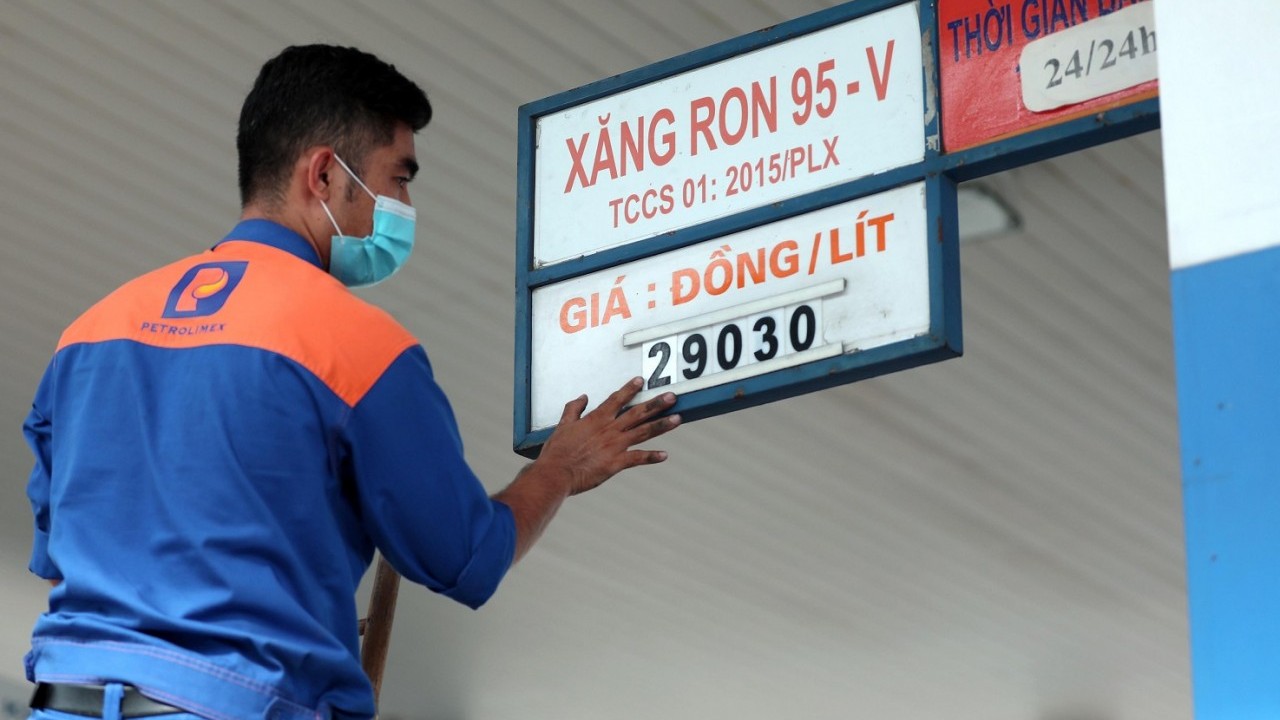 Giá xăng dầu hôm nay 28/11: Tiếp đà giảm; giá xăng trong nước có thể giảm 500 đồng/lít vào ngày 1/12?