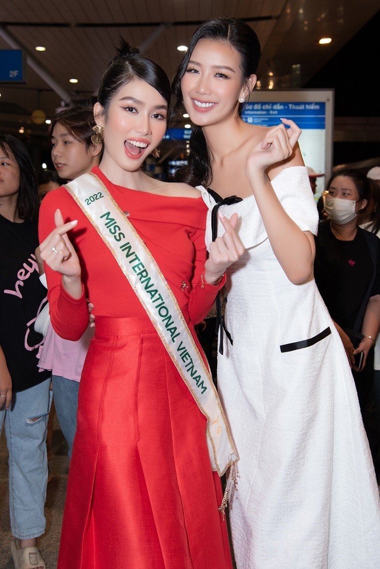 Á hậu Phương Anh lên đường dự thi Hoa hậu Quốc tế 2022