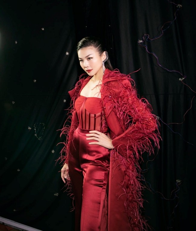 Hà Hồ, Tiểu Vy sang trọng và nổi bật, Lan Khuê đẹp thần thái