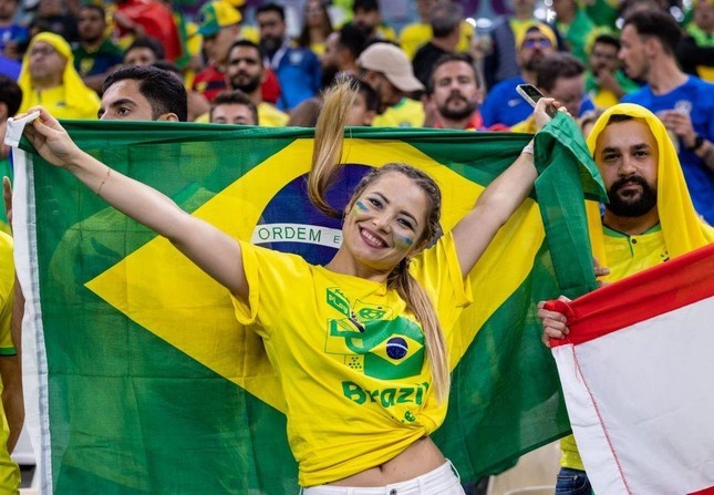 World Cup 2022: Nhan sắc không thể rời mắt của các cổ động viên nữ Brazil trên khán đài World Cup 2022: Nhan sắc không thể rời mắt của các cổ động viên nữ Brazil trên khán đài