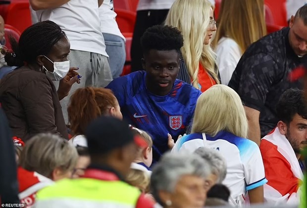 World Cup 2022: Đội tuyển Anh chùng vui chiến thắng với người thân trên khán đài