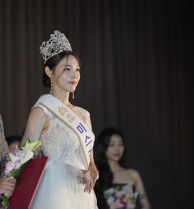 Nhan sắc của mỹ nhân Hàn đăng quang Hoa hậu Trái đất 2022