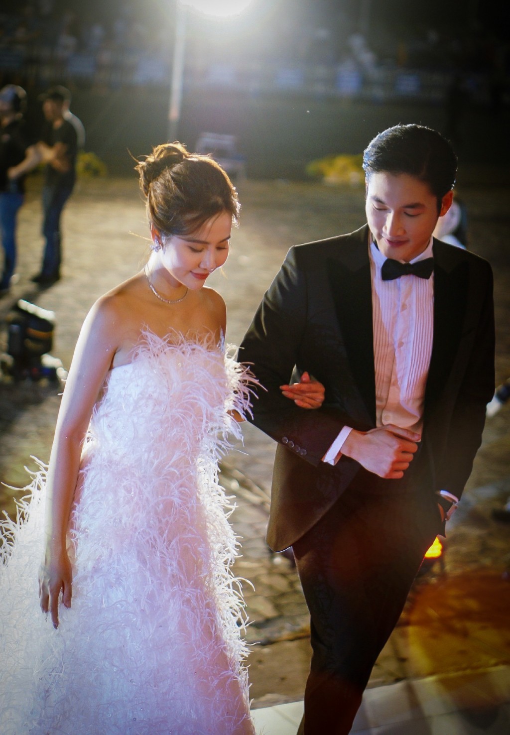 Đình Tú đăng ảnh sánh đôi bên Phan Minh Huyền