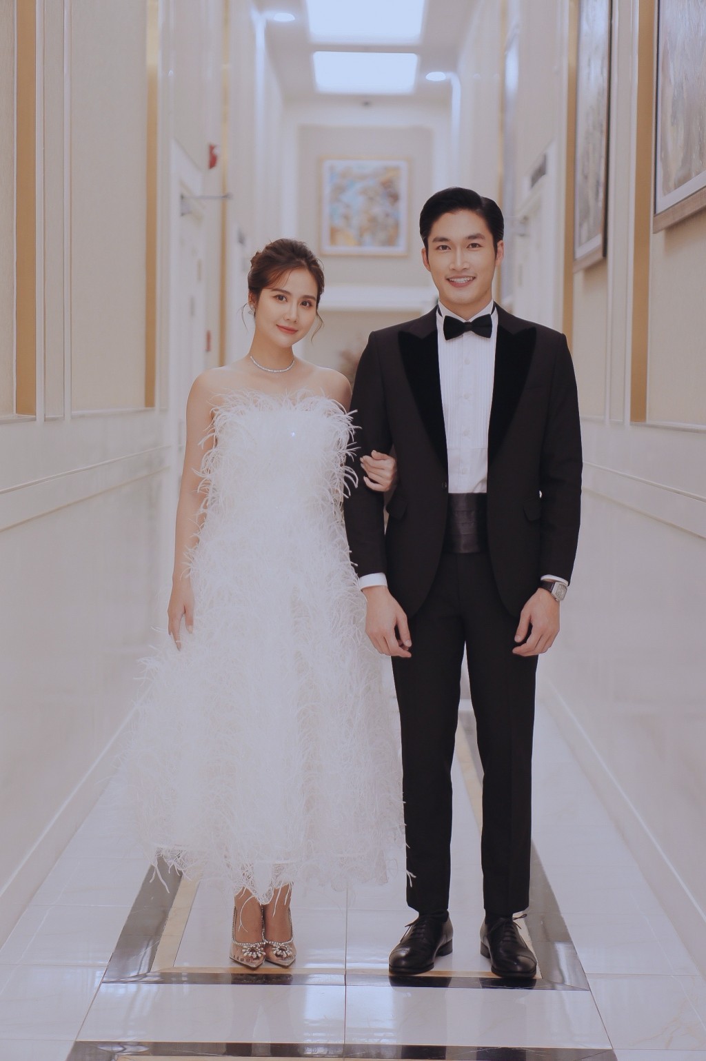 Đình Tú đăng ảnh sánh đôi bên Phan Minh Huyền