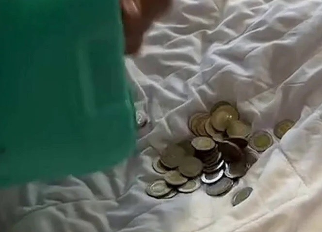 World Cup 2022: Cổ động viên Mexico tiết kiệm tiền xu đầy một can nhựa tới Qatar World Cup 2022: Cổ động viên Mexico tiết kiệm tiền xu đầy một can nhựa tới Qatar