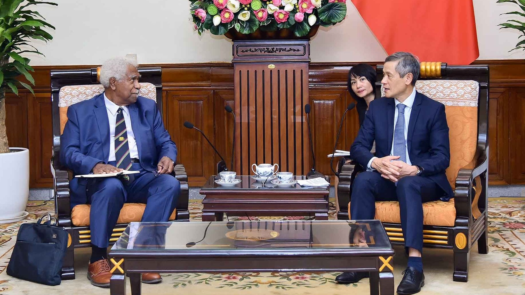 Trợ lý Bộ trưởng Nguyễn Minh Vũ tiếp Chủ tịch Quốc hội lãnh thổ hải ngoại New Caledonia Trợ lý Bộ trưởng Nguyễn Minh Vũ tiếp Chủ tịch Quốc hội lãnh thổ hải ngoại New Caledonia