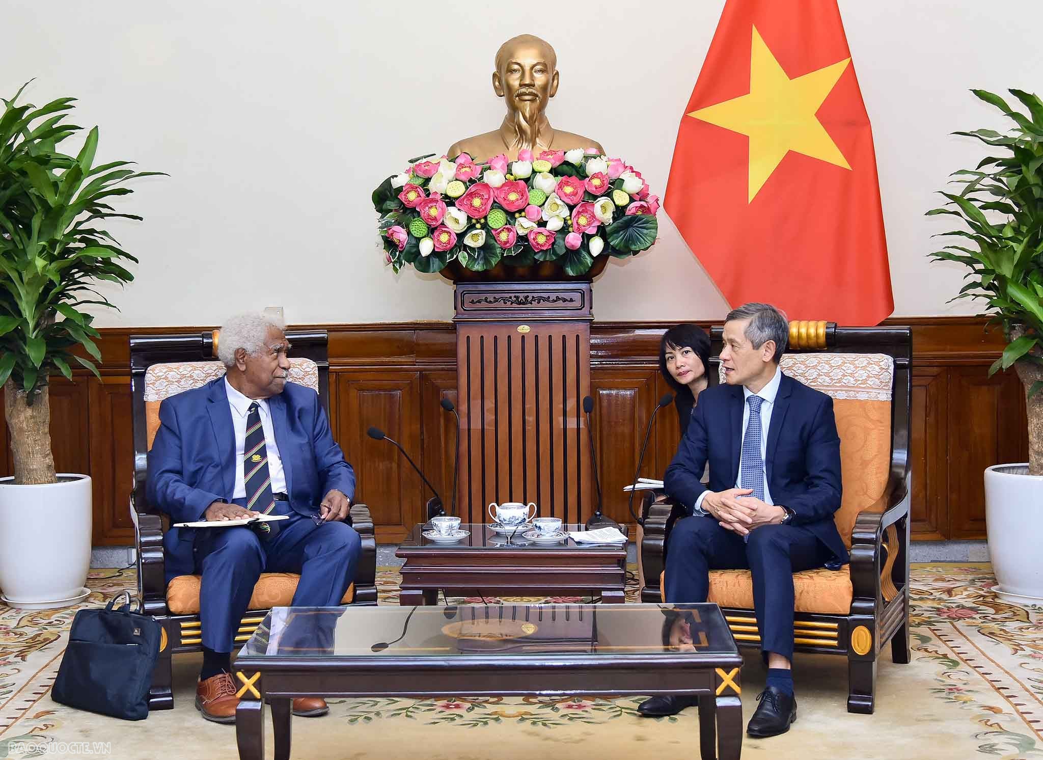 Trợ lý Bộ trưởng Nguyễn Minh Vũ tiếp Chủ tịch Quốc hội lãnh thổ hải ngoại New Caledonia