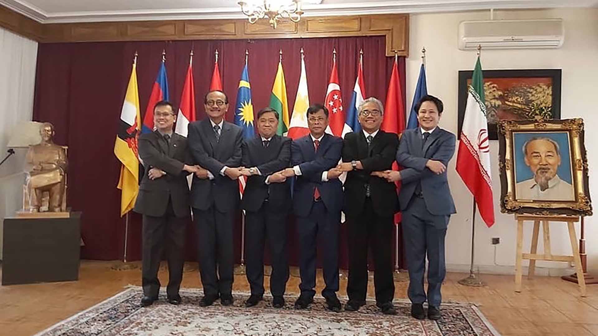 Việt Nam bàn giao chức Chủ tịch Ủy ban ASEAN tại Tehran cho Brunei