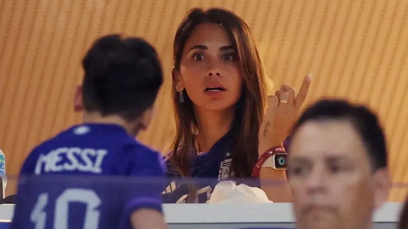 World Cup 2022: Vợ và ba con trai đến sân cổ vũ Messi và thăm sa mạc ở Qatar World Cup 2022: Vợ và ba con trai đến sân cổ vũ Messi và thăm sa mạc ở Qatar