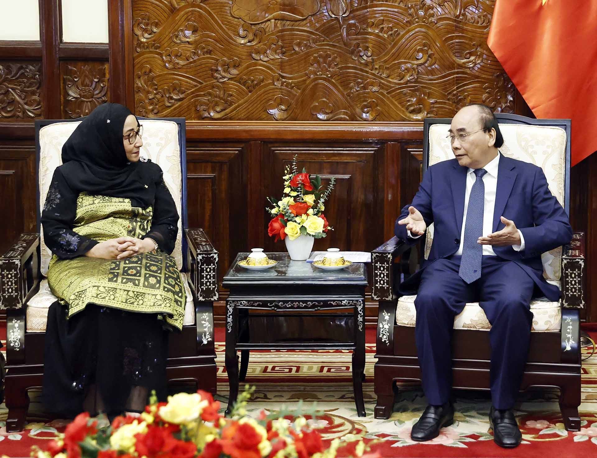 Chủ tịch nước Nguyễn Xuân Phúc tiếp Đại sứ Brunei Malai Halimah Malai Yussof. (Nguồn: TTXVN)