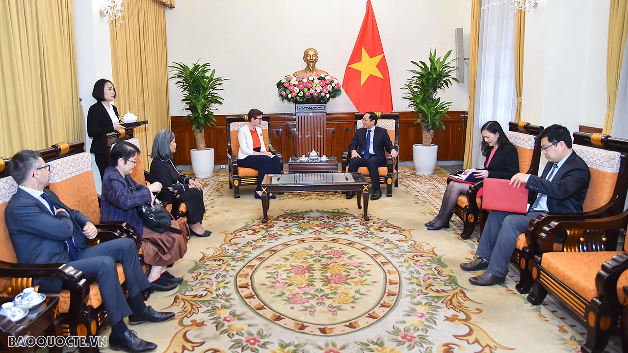 Bộ trưởng Ngoại giao Bùi Thanh Sơn tiếp bà Angela Pratt, Đại diện mới của WHO đến trình Thư Ủy nhiệm Bộ trưởng Ngoại giao Bùi Thanh Sơn tiếp bà Angela Pratt, Đại diện mới của WHO đến trình Thư Ủy nhiệm
