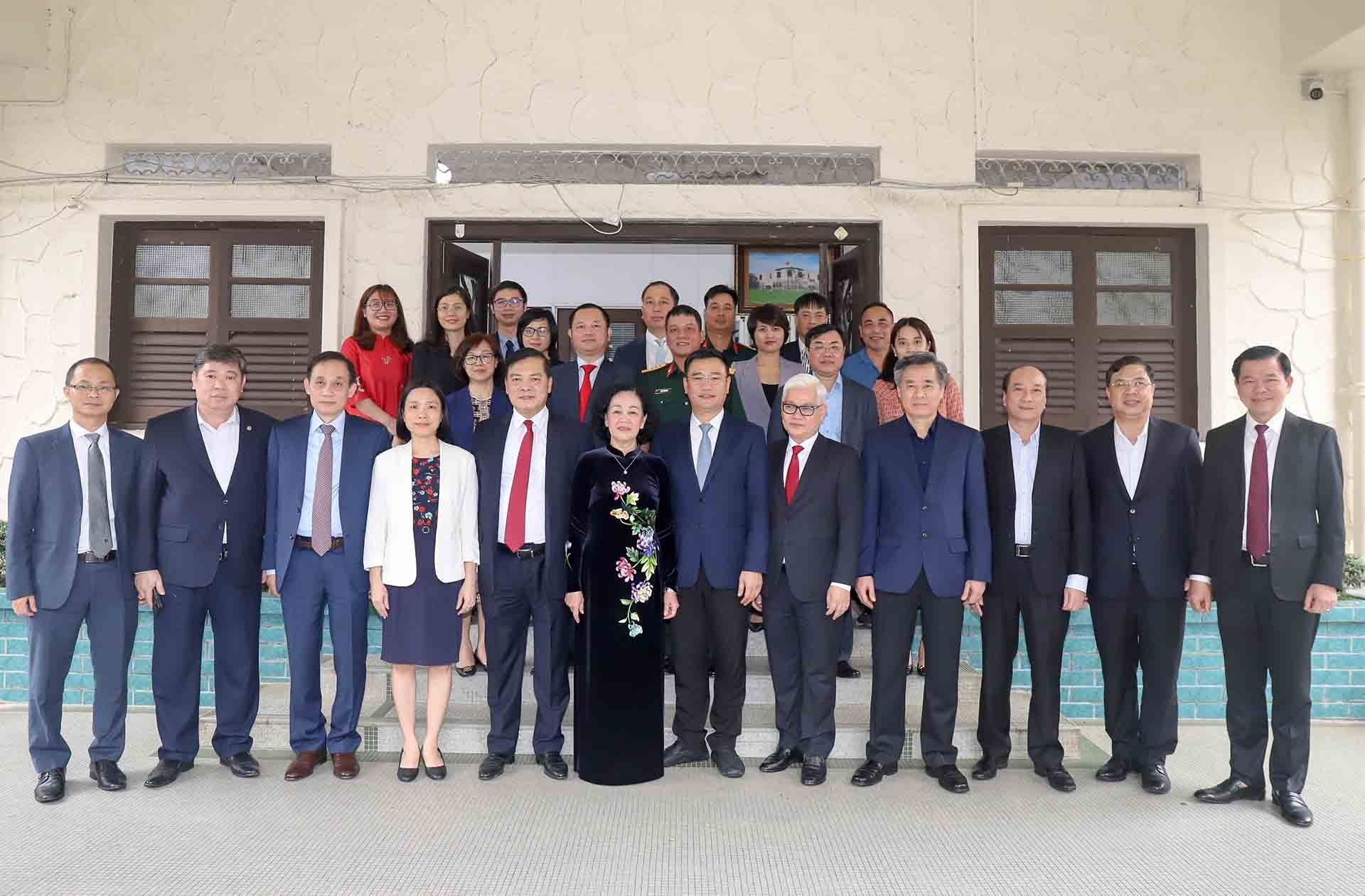 Trưởng ban Tổ chức Trung ương Trương Thị Mai thăm, làm việc tại Singapore