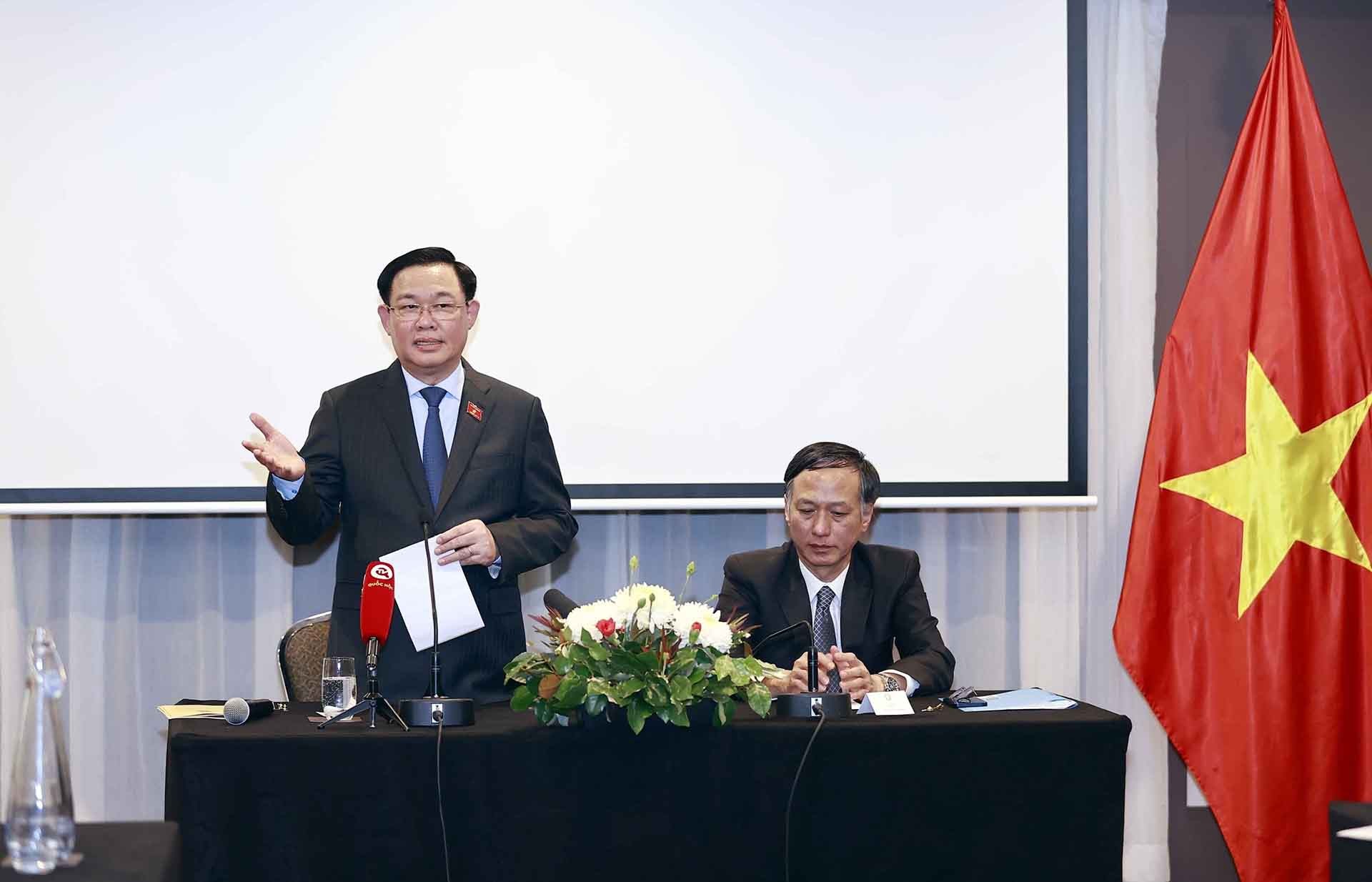 Chủ tịch Quốc hội Vương Đình Huệ gặp đại diện Cộng đồng người Việt Nam tại Australia