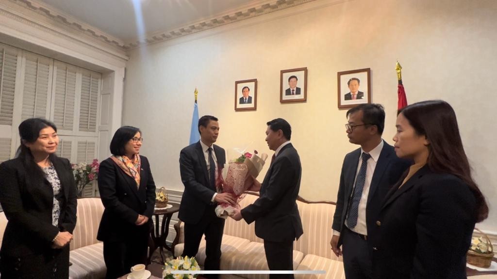 Phái đoàn Việt Nam tại Liên hợp quốc chúc mừng 47 năm Quốc khánh Lào Phái đoàn Việt Nam tại Liên hợp quốc chúc mừng 47 năm Quốc khánh Lào