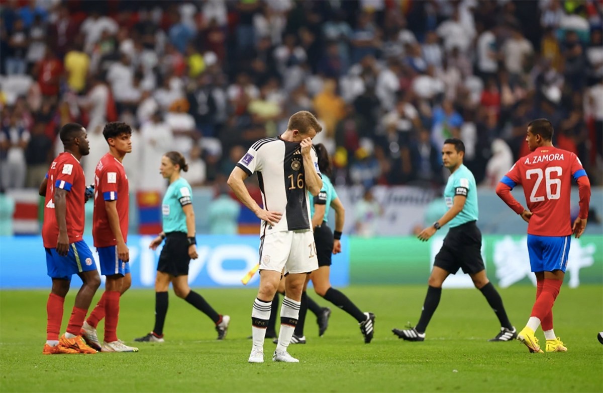 Nước mắt cầu thủ và CĐV Đức