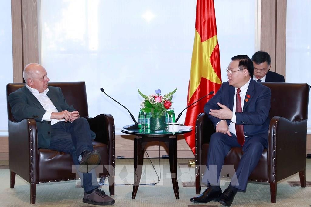 Chủ tịch Quốc hội Vương Đình Huệ tiếp Bộ trưởng Bộ Ngân khố Bang Victoria Tim Pallas. (Nguồn: TTXVN) Chủ tịch Quốc hội Vương Đình Huệ tiếp Bộ trưởng Bộ Ngân khố Bang Victoria Tim Pallas. (Nguồn: TTXVN)