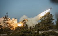 HIMARS của Mỹ có khách hàng mới - láng giềng của Nga