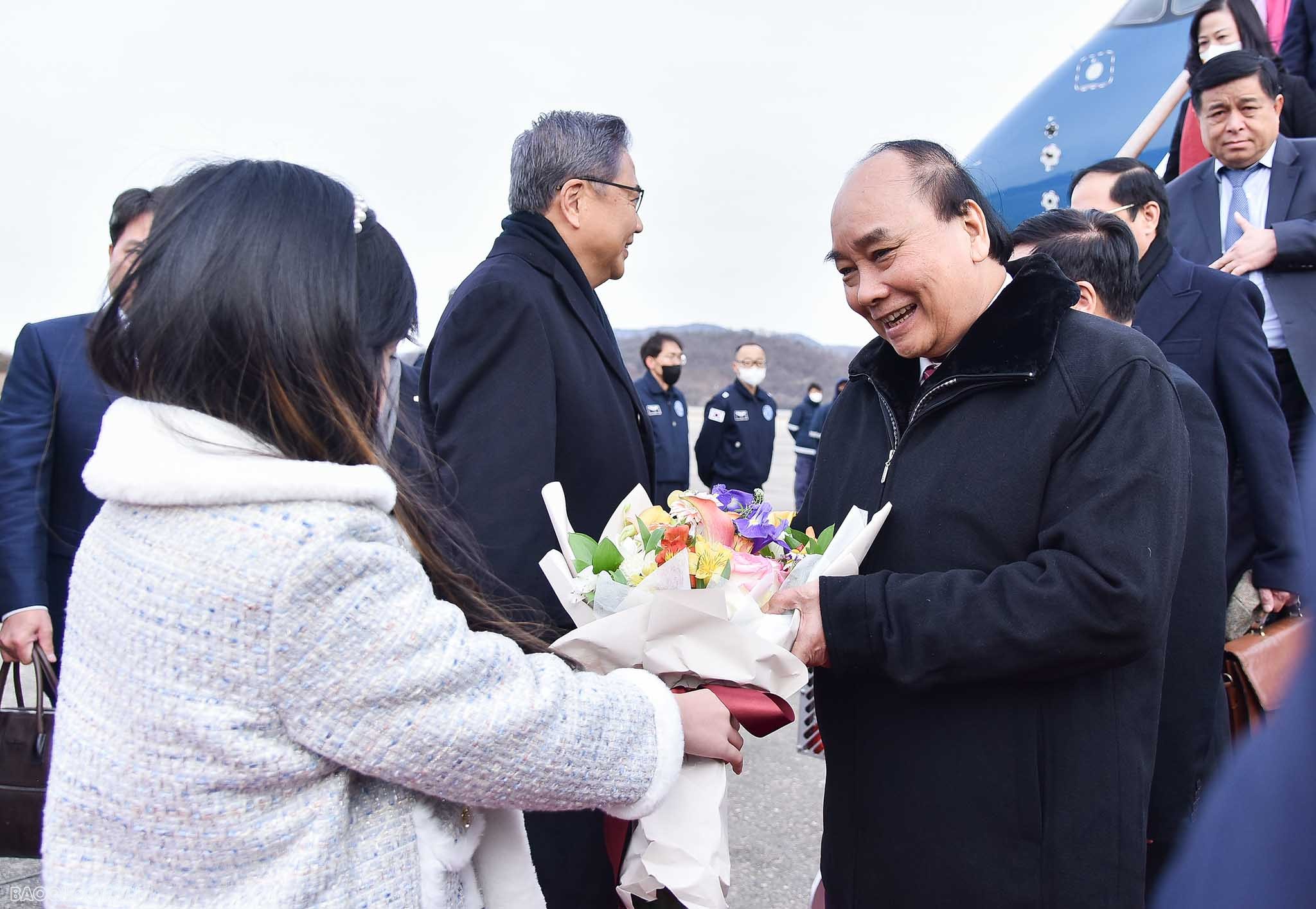 Chủ tịch nước Nguyễn Xuân Phúc đến Hàn Quốc, bắt đầu chuyến chuyến thăm cấp Nhà nước Chủ tịch nước Nguyễn Xuân Phúc đến Hàn Quốc, bắt đầu chuyến chuyến thăm cấp Nhà nước