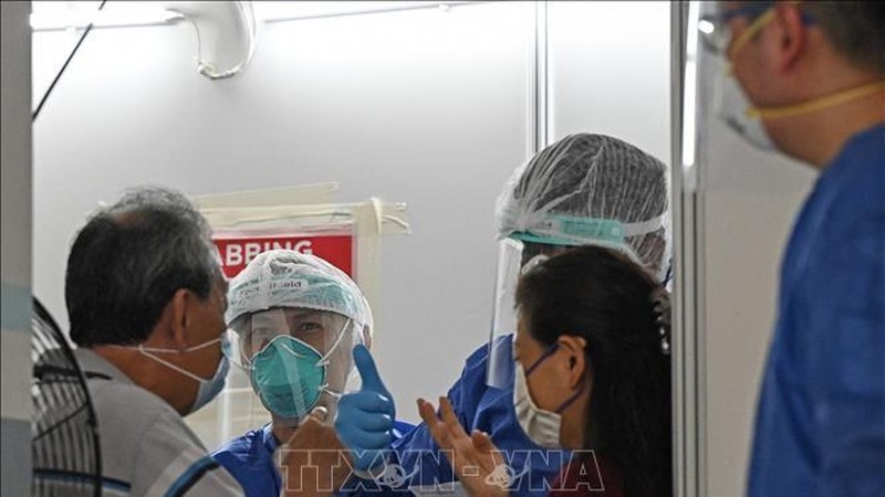 singapore canh bao doi dien lan song lay nhiem covid19 moi