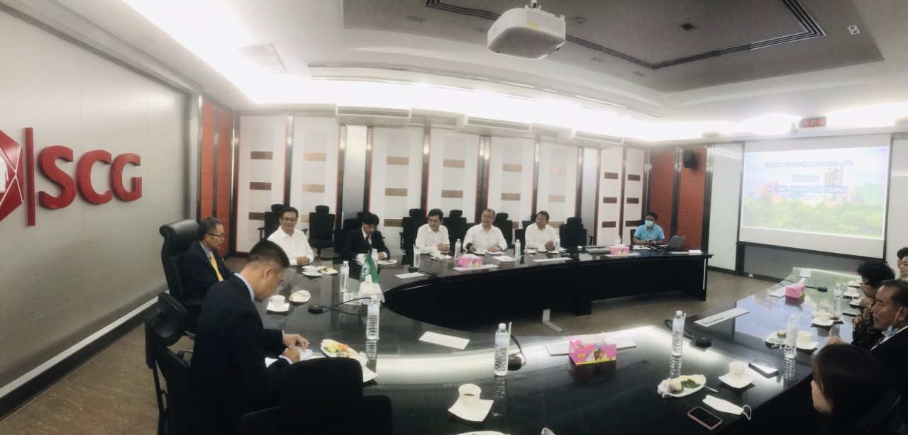 Đại sứ Phan Chí Thành thăm, làm việc tại nhà máy sản xuất xi măng của tập đoàn SCG.