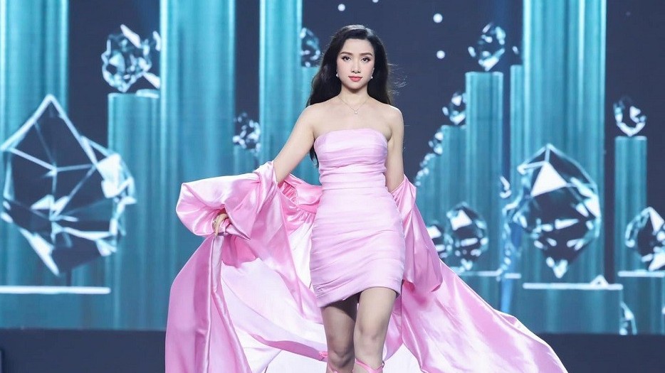 12 thí sinh xinh đẹp và giỏi ngoại ngữ của Hoa hậu Việt Nam 2022