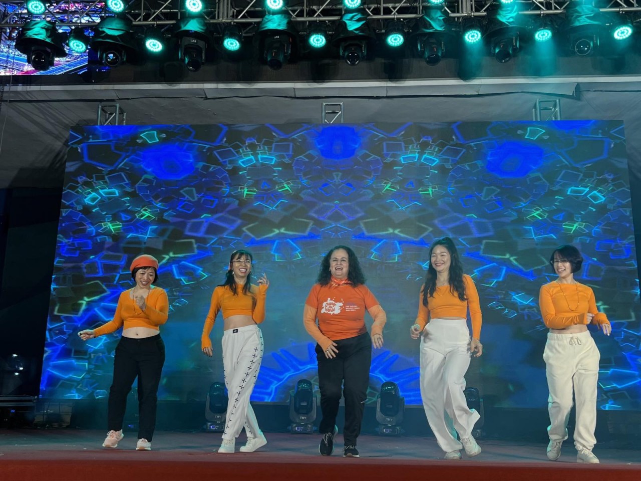 Chương trình âm nhạc đường phố vì sự an toàn của phụ nữ và trẻ em We Together - Âm nhạc hòa sắc cam: Chương trình âm nhạc đường phố vì sự an toàn của phụ nữ và trẻ em