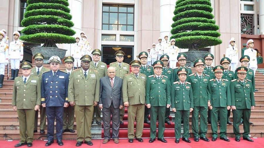 Việt Nam-Cuba tiếp tục kề vai sát cánh trước khó khăn