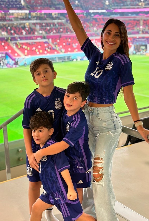 Ngắm gu thời trang của vợ Messi tại World Cup 2022