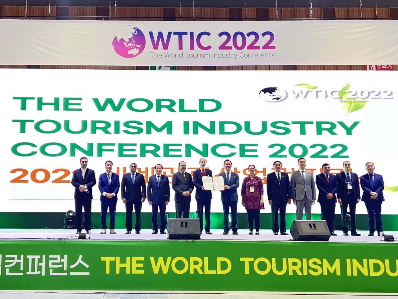 Hoi nghi Nganh DL The gioi (Pho Tong cuc truong Ha Van Sieu)