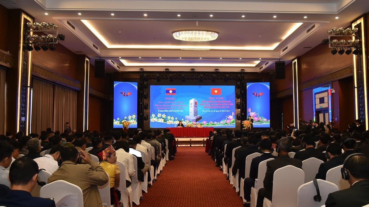 Hội nghị tuyên truyền, phổ biến chính sách pháp luật cho các Trưởng bản tiêu biểu hai bên biên giới Việt Nam-Lào