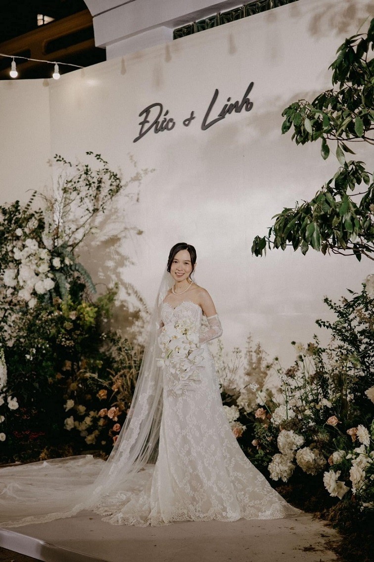 Không gian tiệc cười ngập tràn hoa tươi của con gái nghệ sĩ Xuân Hinh