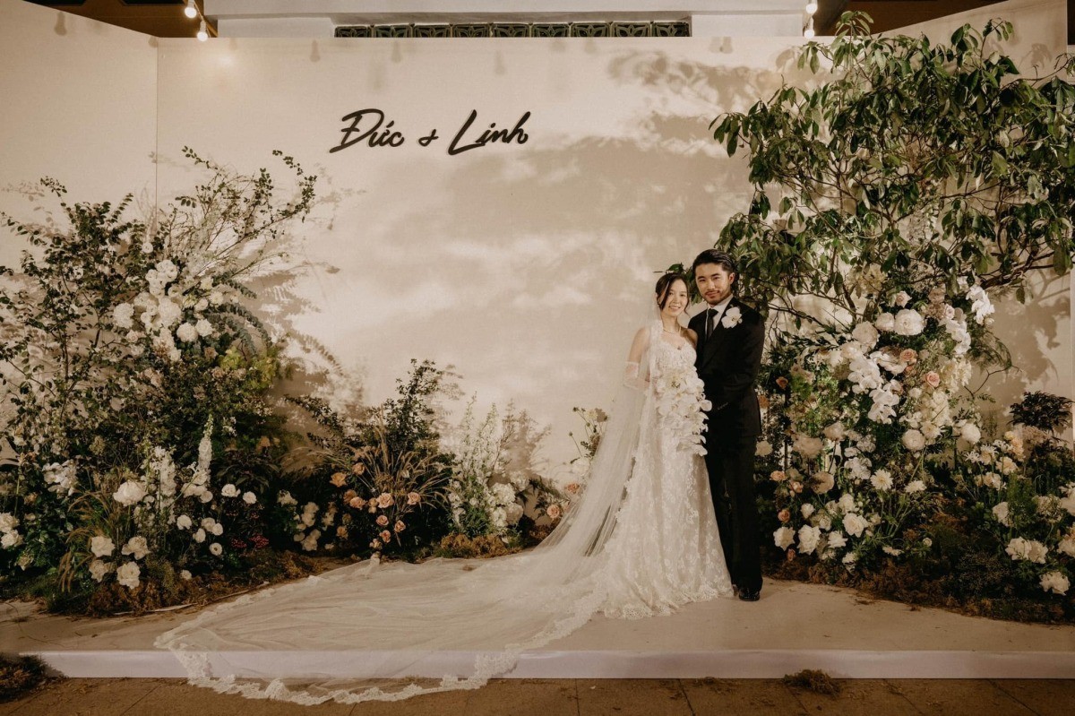 Không gian tiệc cười ngập tràn hoa tươi của con gái nghệ sĩ Xuân Hinh