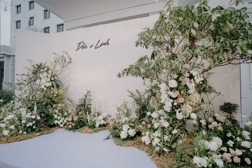 Không gian tiệc cười ngập tràn hoa tươi của con gái nghệ sĩ Xuân Hinh