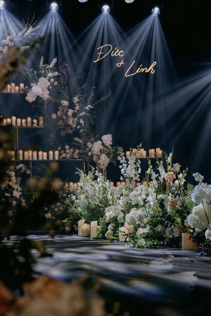 Không gian tiệc cười ngập tràn hoa tươi của con gái nghệ sĩ Xuân Hinh