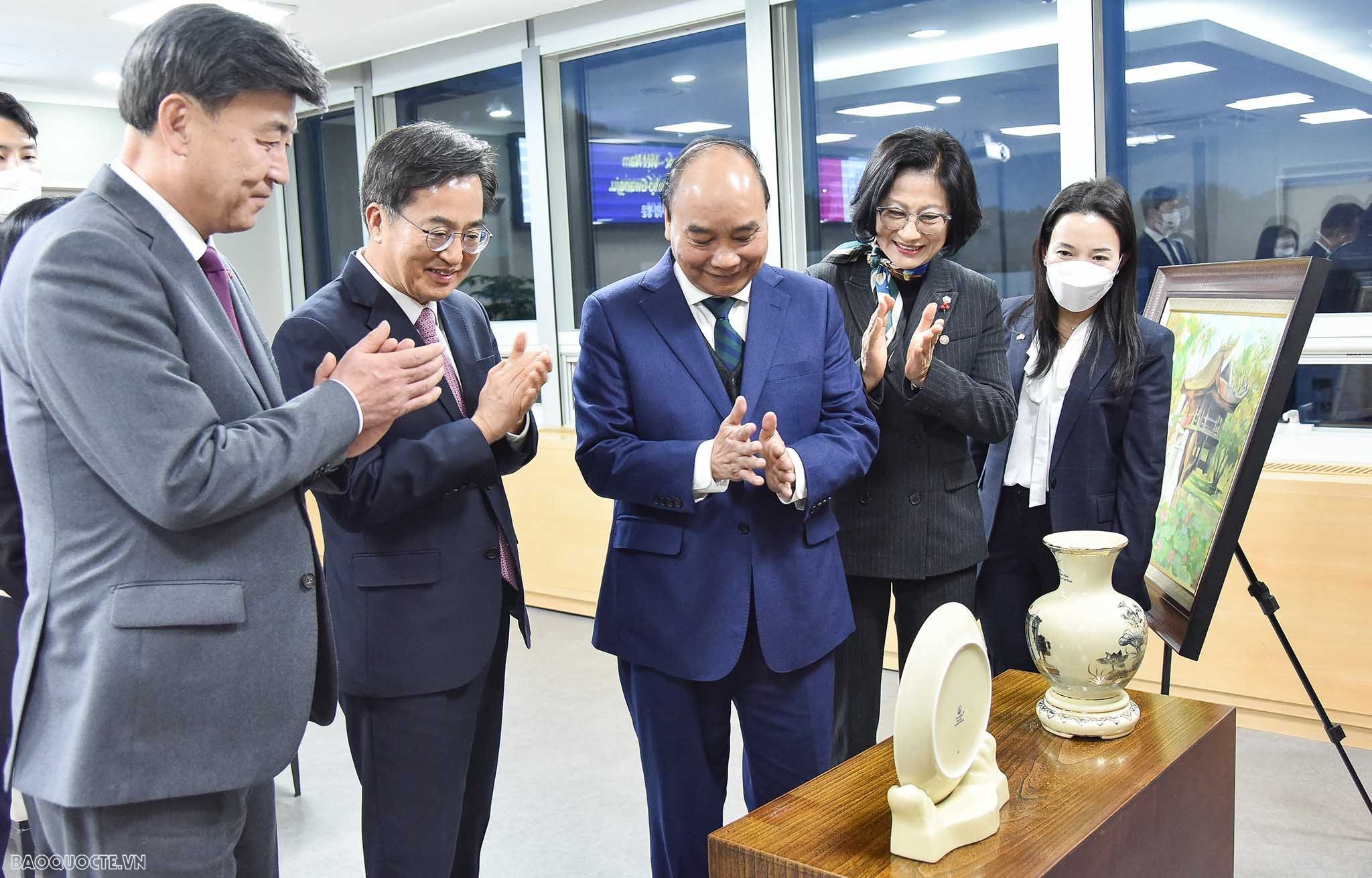 Chủ tịch nước thăm tỉnh Gyeonggi, công bố Ngày Việt Nam tại Gwangju, Hàn Quốc